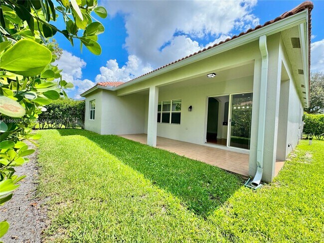 Building Photo - 4451 Laurel Pl