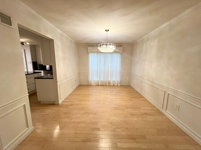 Building Photo - 16858 Crystal Springs Dr