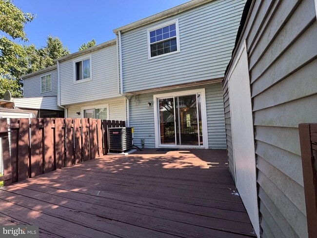 Building Photo - 95 Stillwood Cir