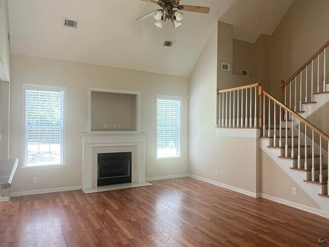 Building Photo - 136 Joycliff Cir