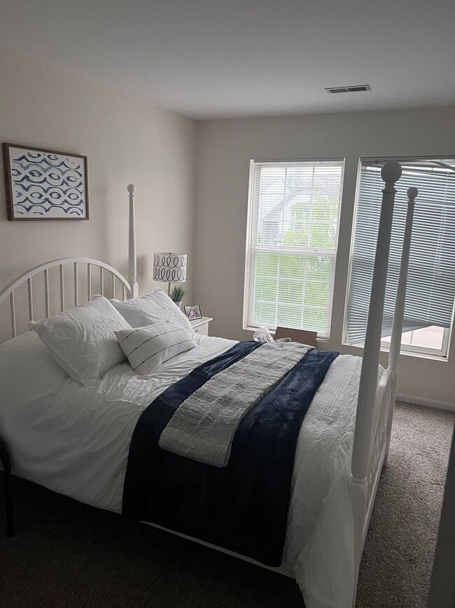 Building Photo - 3106 Bromley Ln
