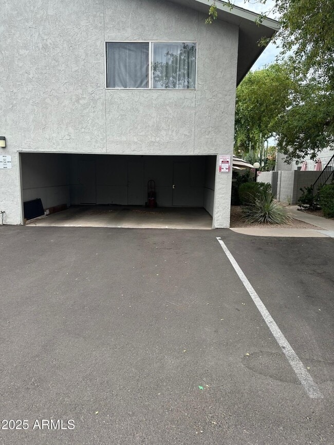 Building Photo - 8414 E Roosevelt St