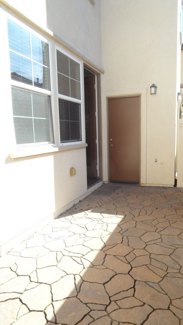 Building Photo - 3BR 2.5 BA 2 Story Home with 2 Car Garage