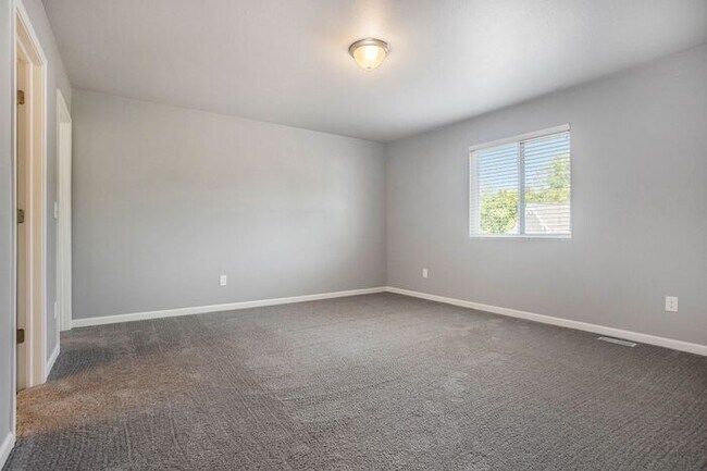 Building Photo - 5643 Claremount St