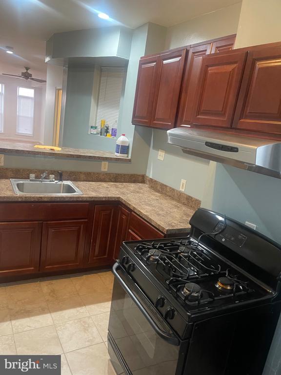 Building Photo - 518 Sanford Pl