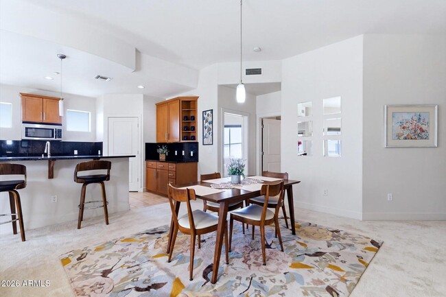 Building Photo - 945 E Playa Del Norte Dr
