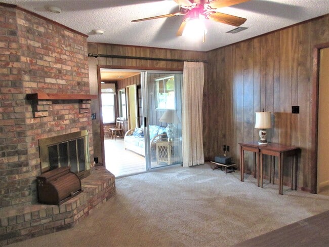 Building Photo - 631 Nelson Point Rd