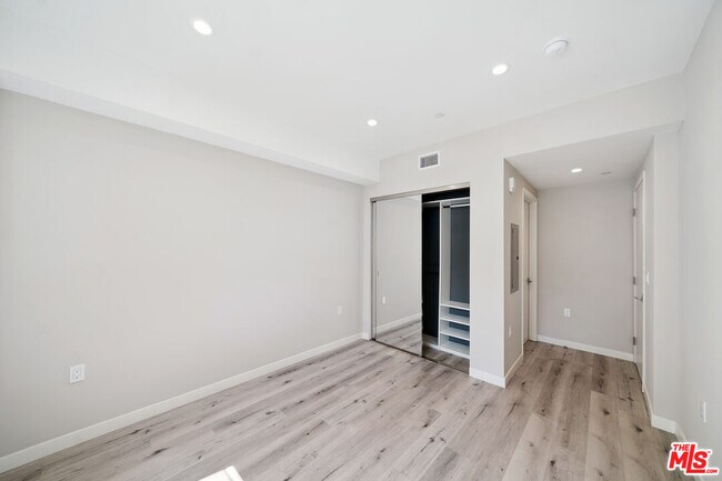 Building Photo - 1226 S Bedford St