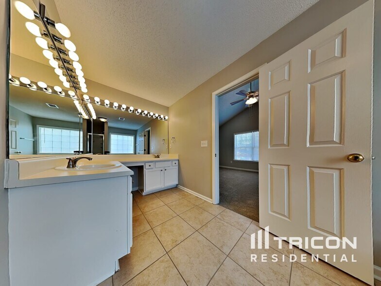 Building Photo - 4408 Shillham Ct