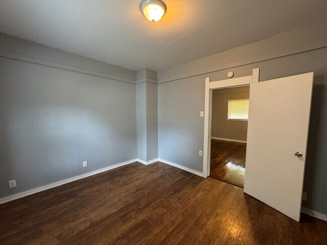 Building Photo - 2217 Terrace Ave