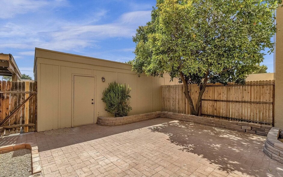 Building Photo - 14460 N 57th Dr