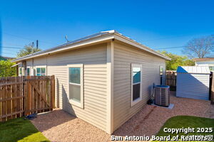 Building Photo - 103 Sample St