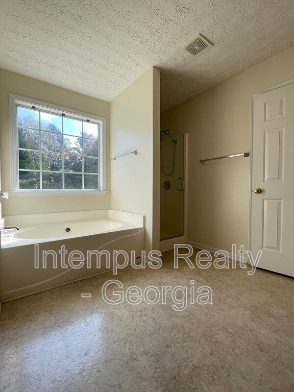 Building Photo - 2054 Pierce Way