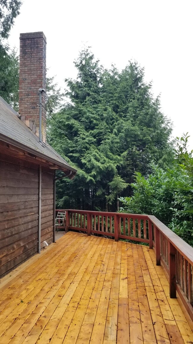 Building Photo - 1881 Cliff Rd