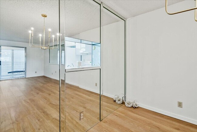 Building Photo - Meadowbrook Lakes View East Condominiums - Dania Beach