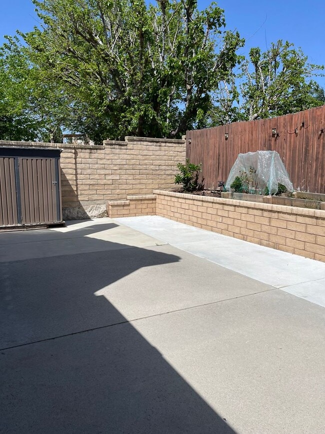 Building Photo - Conveniently located home featuring 2 main bedrooms!