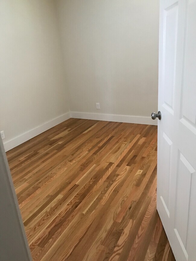 Building Photo - Beautiful Remodeled Two Bedroom House Near...