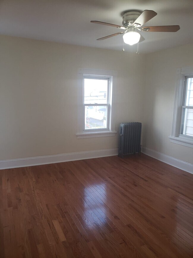 Principal Bedroom - 137 Central Ave