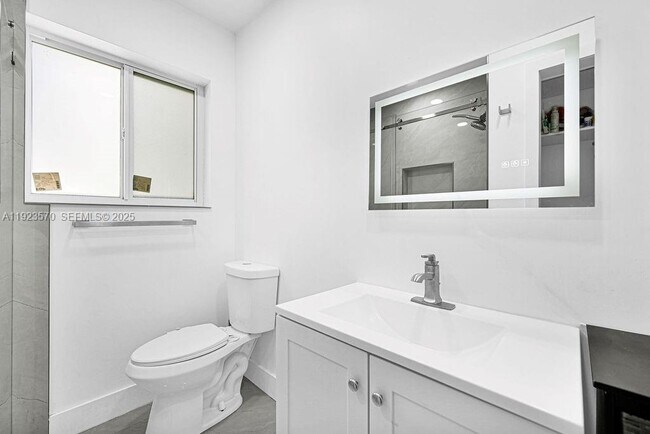 Building Photo - 876 NE 81st St