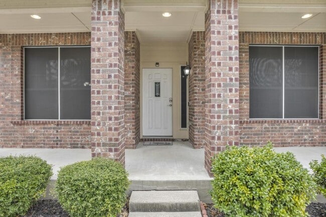 Building Photo - 6109 Suellen Ln