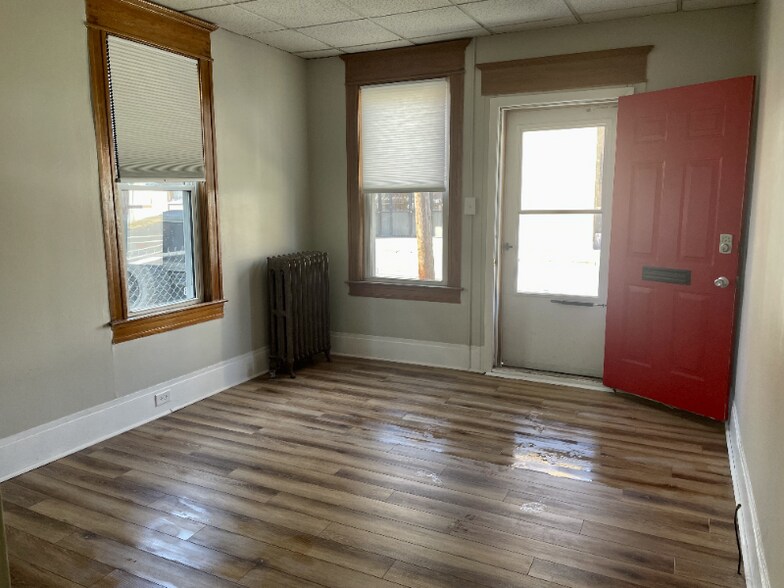 Building Photo - 62 Tompkins St