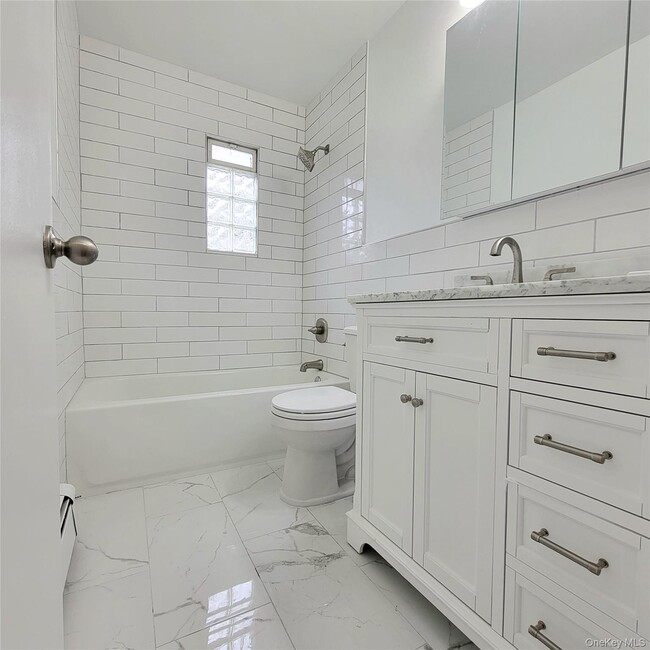 Building Photo - 571 Nassau Blvd