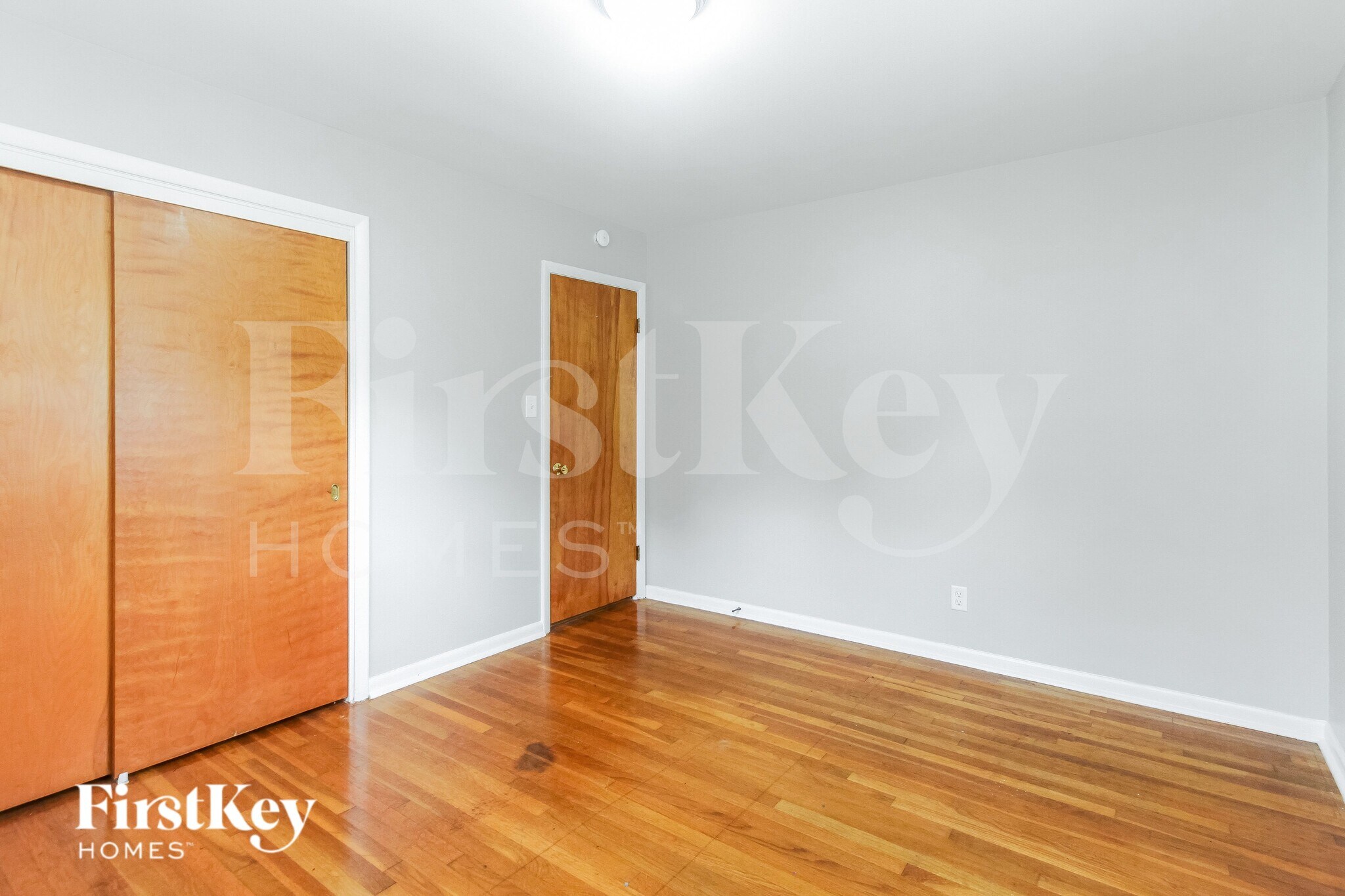 Building Photo - 5750 Wallingwood Dr