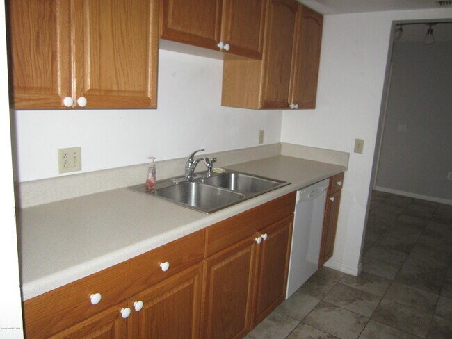 Building Photo - 48 Bogart Pl