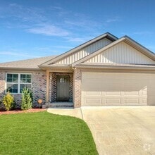 Building Photo - Beautiful 3 Bed 2 Bath Available in July!