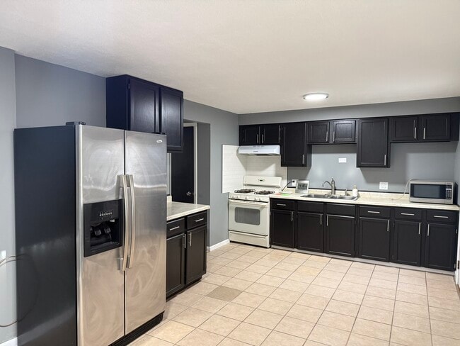 Building Photo - 517 James Ct