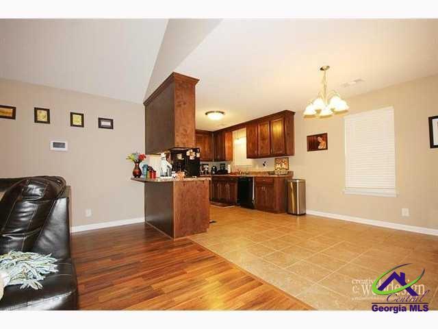 Building Photo - 302 Laurel Woods Dr
