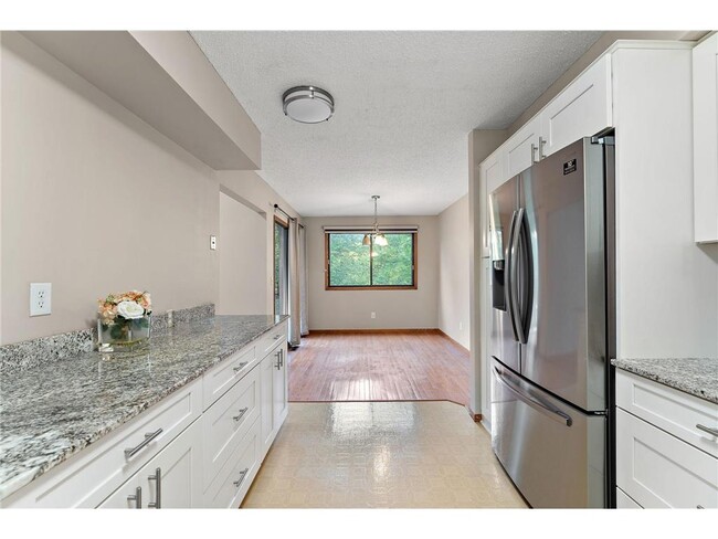 Building Photo - 560 Donegal Cir