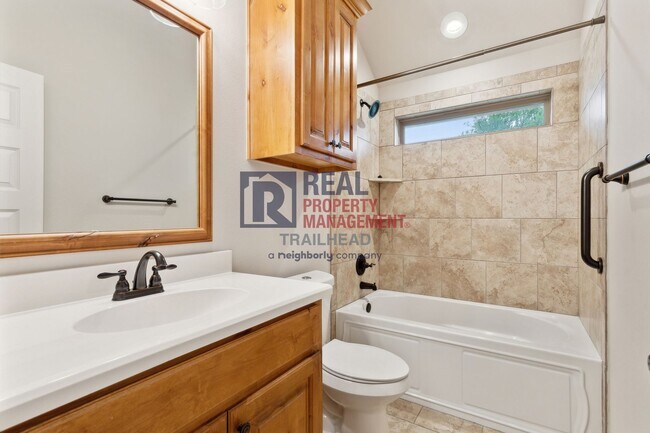 Building Photo - 113 Maral Ln