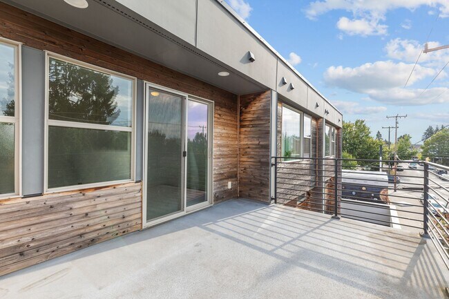 Building Photo - Stylish 3 BR/ 2/5 BA townhouse in Seattle
