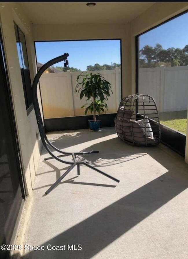 Building Photo - 463 Old Country Rd S E