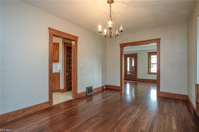 Building Photo - 1206 Edwards Ave