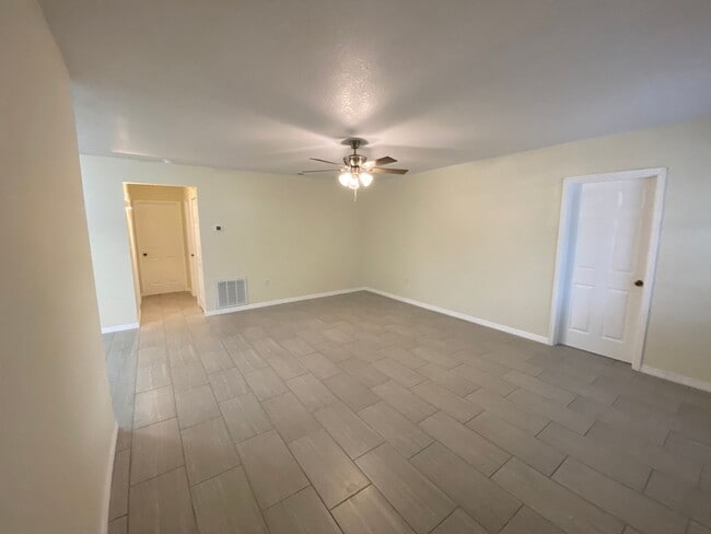Building Photo - Clean two bedroom two bath with Office and porch