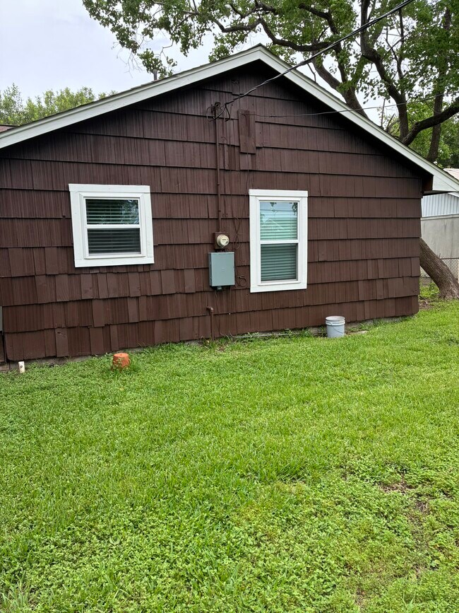Building Photo - 7414 Marinette Dr
