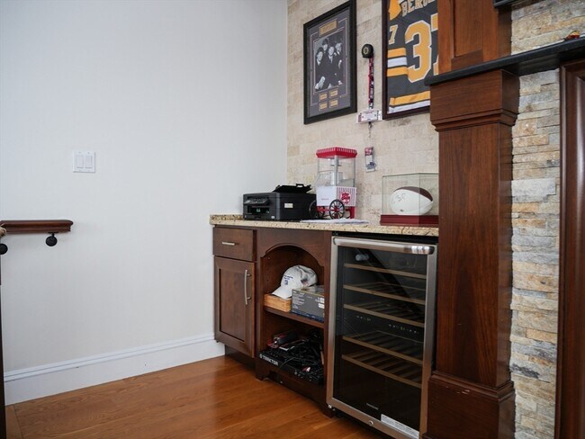 Building Photo - 161 Tudor St