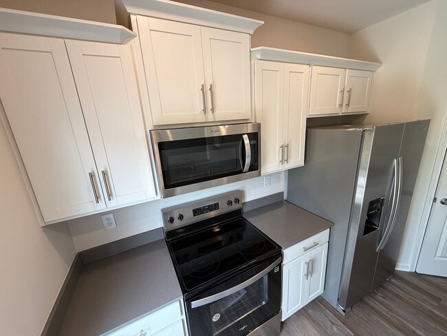 Building Photo - Brand New home in York!