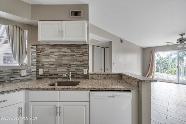 Building Photo - 1801 Island Club Dr