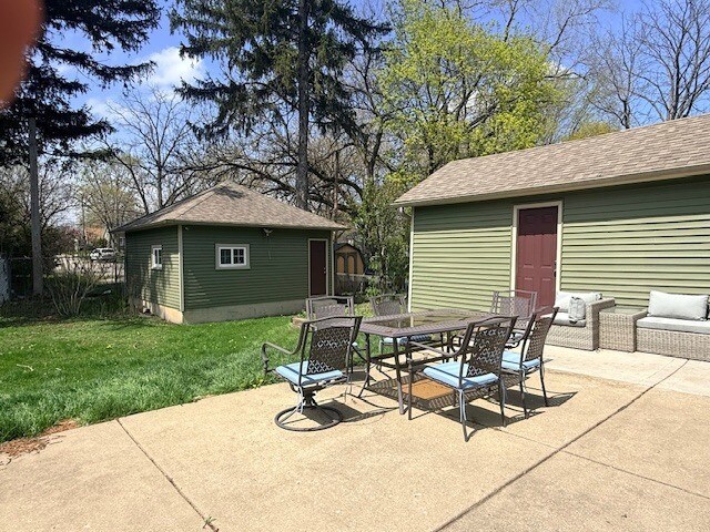 Building Photo - 202 Perry St