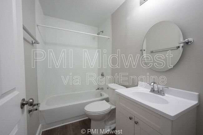 Building Photo - 5045 E 10th St