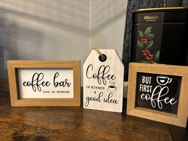 Building Photo - 6 Hart Ln