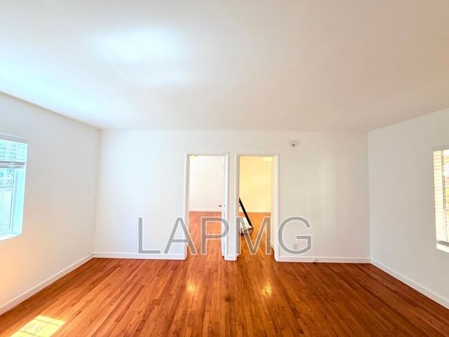Building Photo - 637 Rose Ave