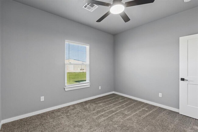 Building Photo - 4930 Meadow Dr