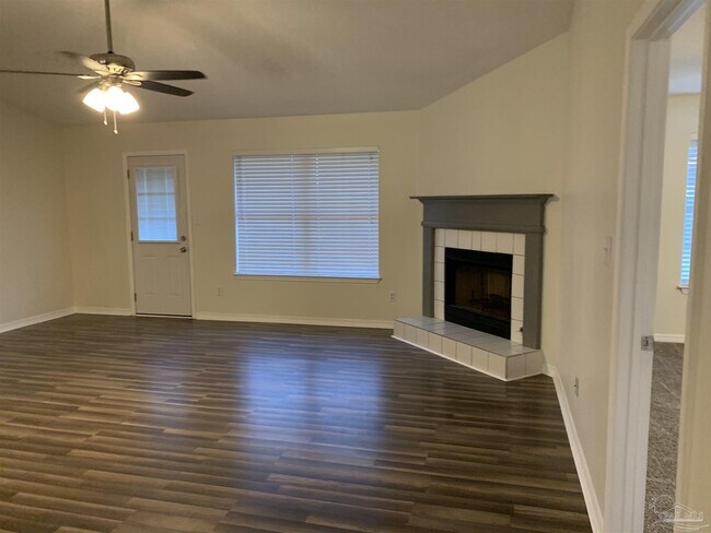 Building Photo - 4003 Lochmoor Dr