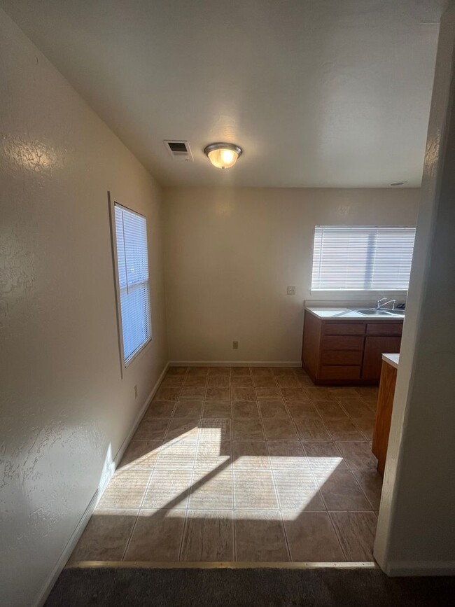 Building Photo - 2 Bedroom 1 Bathroom Single Family Home lo...