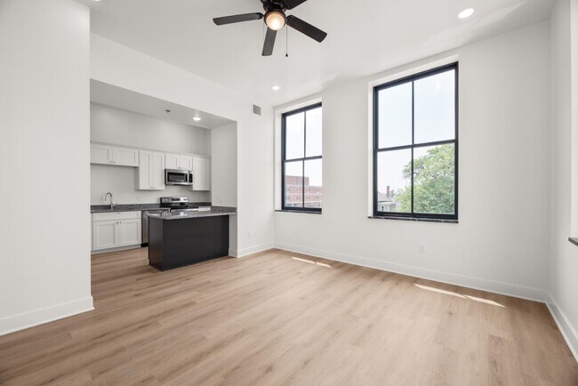 Building Photo - 301 N Mulberry St