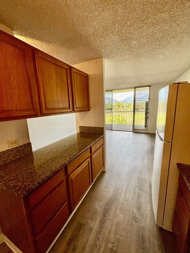 Building Photo - AVAILABLE May 19, 2025 | Spacious Studio W...
